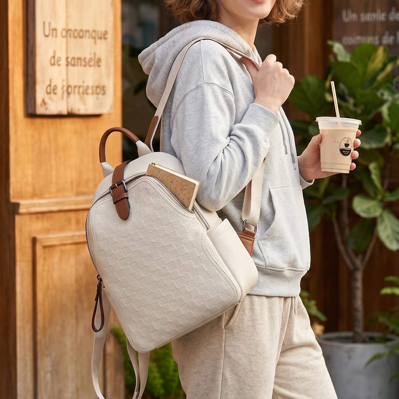 Leather Work Womens Backpack - 女性用エンボスチェック柄PUレザーバックパック、防水盗難防止軽量ミニデイパック、マルチポケットカジュアルブックバッグ、旅行、学校、仕事、ママのデイリーバッグに最適