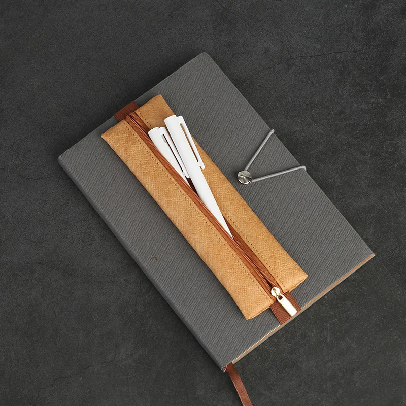 1 個調節可能な弾性バンドペンホルダー、デュポン紙素材レザー - Leatherwork Books のレビューと価格